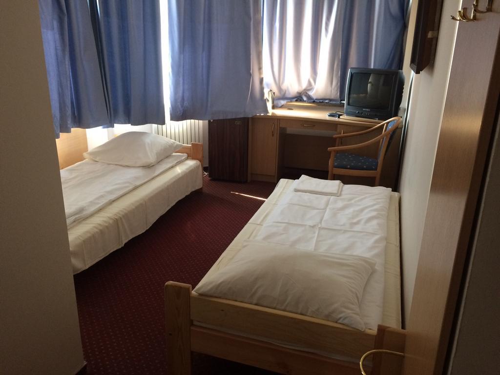 Rezydencja Parkowa Hotel Варшава Екстериор снимка