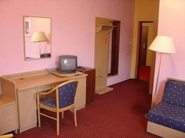 Rezydencja Parkowa Hotel Варшава Екстериор снимка